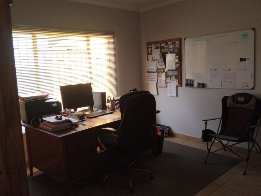Commercial Property for Sale in Agricultural Holding 400 North West